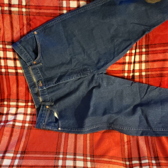 Wrangler Dark Blue Relaxed Fit Jeans - Picture 1 of 4